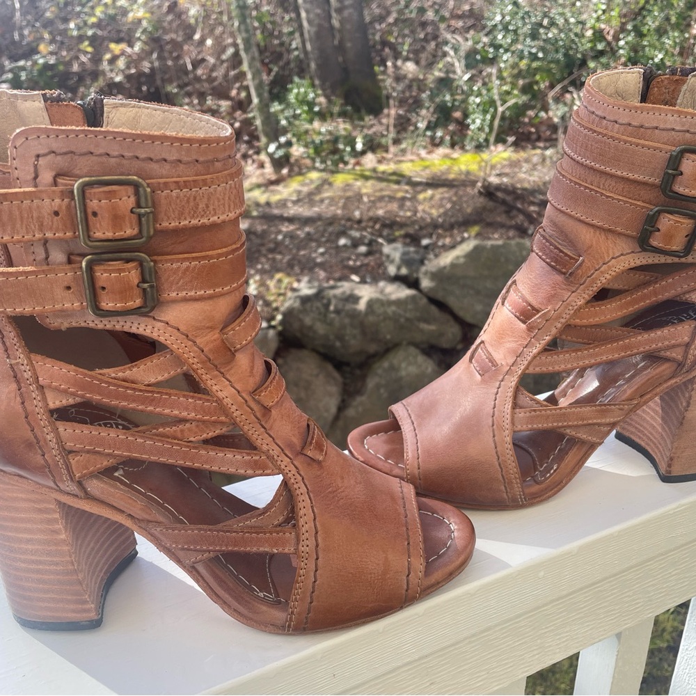Women's Tan Cutout Block Heel Sandals